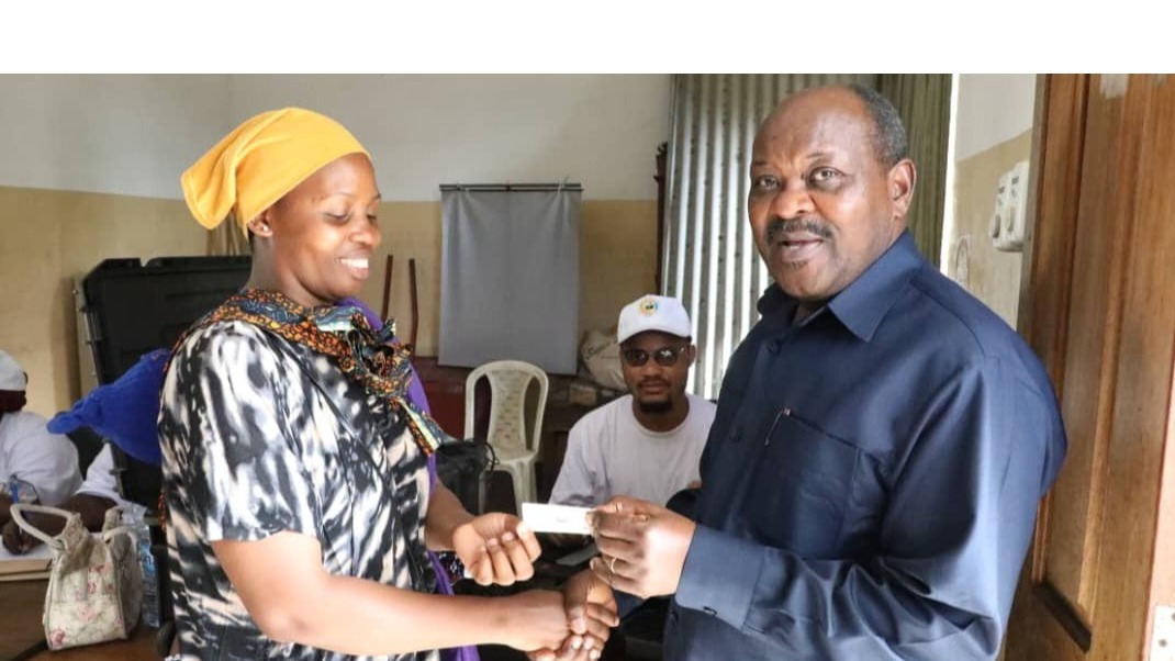 Mwenyekiti wa Tume Huru ya Taifa ya Uchaguzi, Mhe. Jaji wa Rufani Jacobs Mwambegele ametembelea vituo vya kuandikisha wapiga kura katika Jimbo la Ilala na Kinondoni mkoani Dar es Salaam