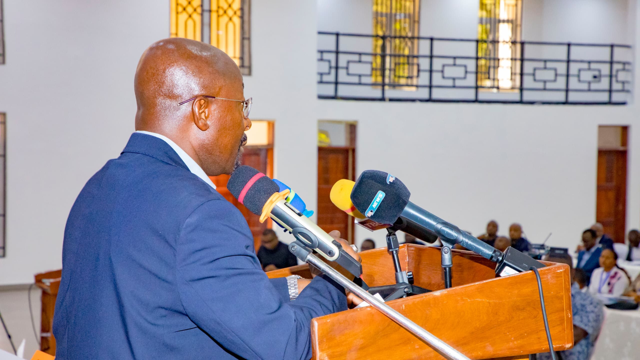 Mkurugenzi wa Uchaguzi wa INEC, Ndg. Kailima R. K akizungumza kabla ya mafunzo kwa watendaji wa uchaguzi Mdogo wa Ubunge Jimbo la Chamwino na Udiwani katika Kata 11 za Tanzana Bara.