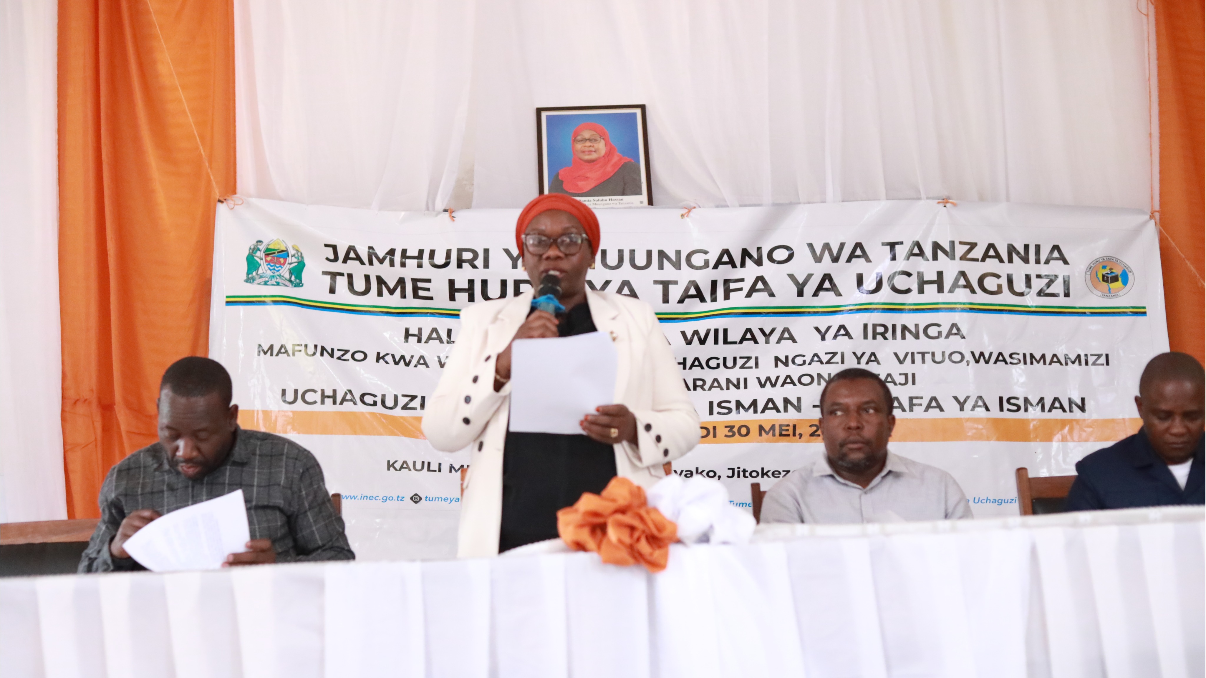 Msimamizi wa Uchaguzi wa Jimbo la Ismani, Mkoani Iringa Ndg. Caroline Otieno amefungua Mafunzo kwa Makarani Waongozaji Wapiga Kura