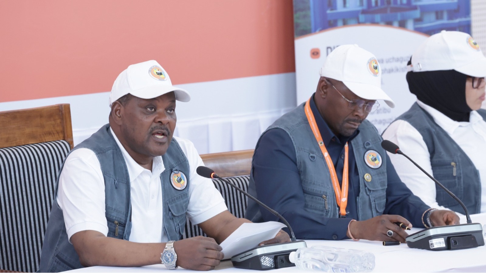 Mwenyekiti wa Tume Huru ya Taifa ya Uchaguzi, Mhe. Jaji wa Mahakama ya Rufani Jacobs Mwambegele ametangaza Matokeo ya Awali ya Uchaguzi wa Rais Katika Majimbo ya Uchaguzi