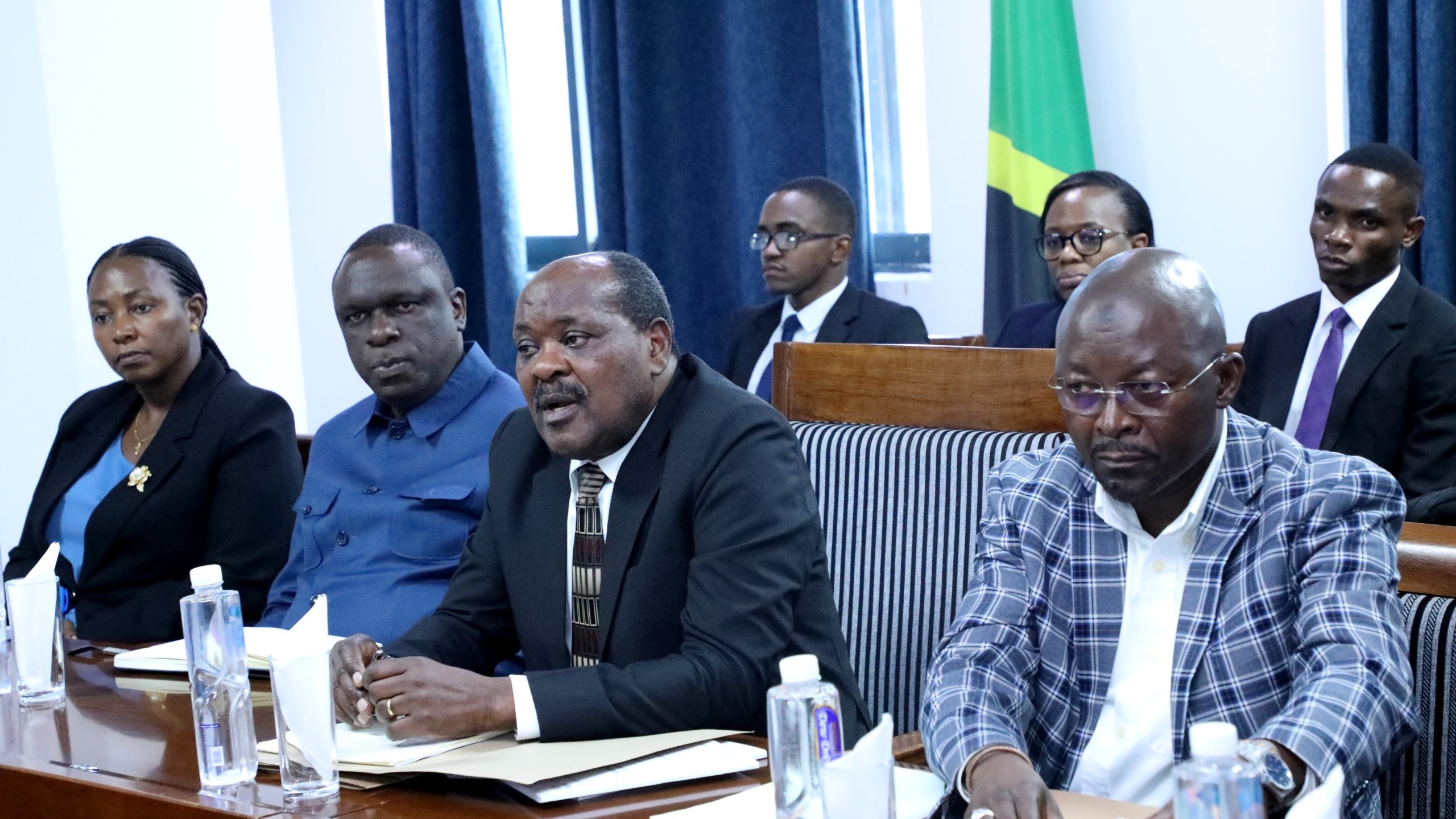 Mwenyekiti wa INEC, Mhe. Jaji wa Rufani Jacobs Mwambegele amekutana na Mjumbe Maalum wa Jumuiya ya Madola, Rais Mstaafu wa Malawi Mhe.Lazarus Chakwera, ofisi za Tume Njedengwa, Dodoma.