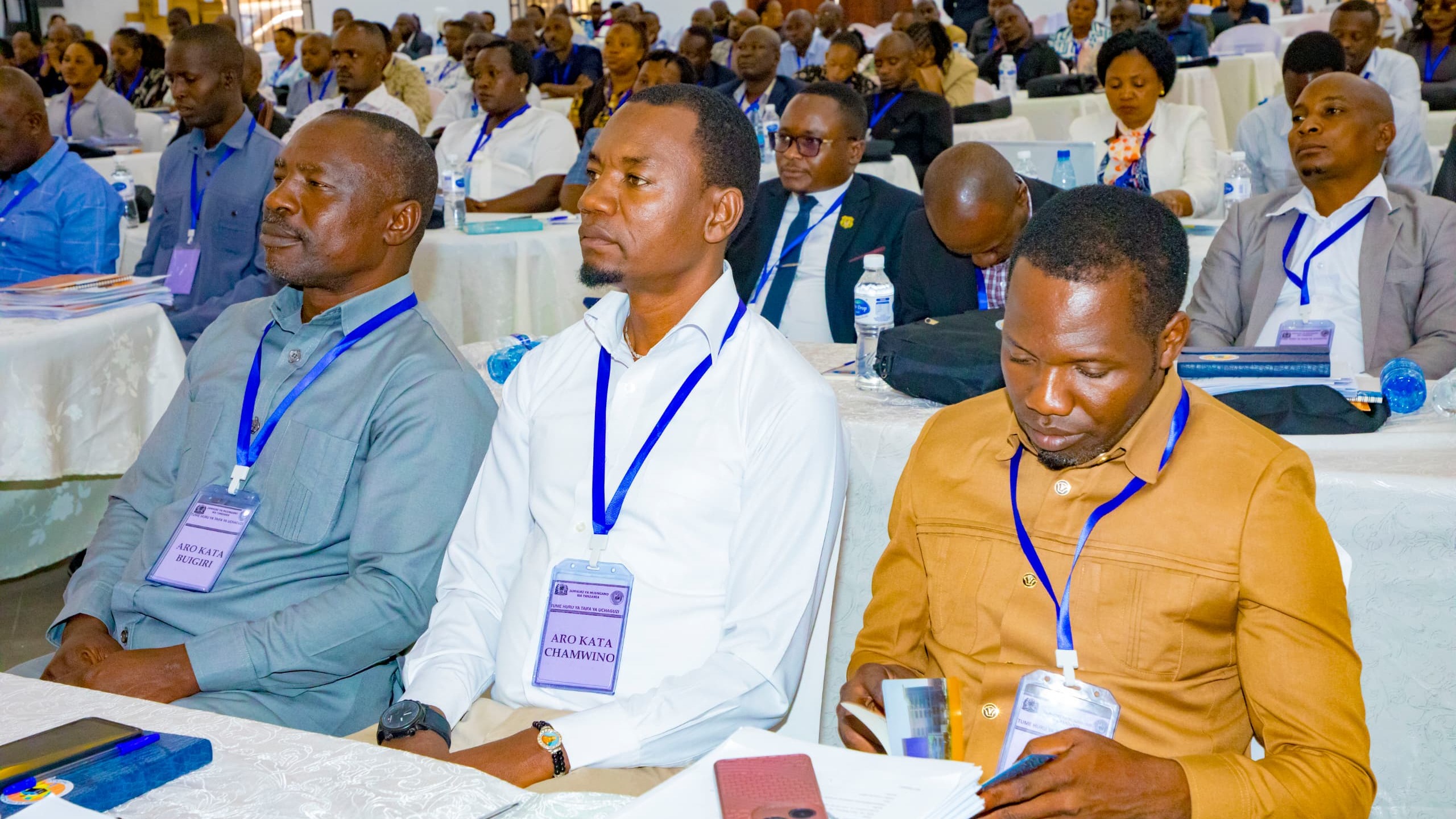 Baadhi ya washiriki wa mafunzo kwa watendaji wa Uchaguzi Mdogo wa Ubunge Jimbo la Chamwino na Udiwani katika Kata 11 za Tanzania Bara, wakifuatilia ufunguzi.