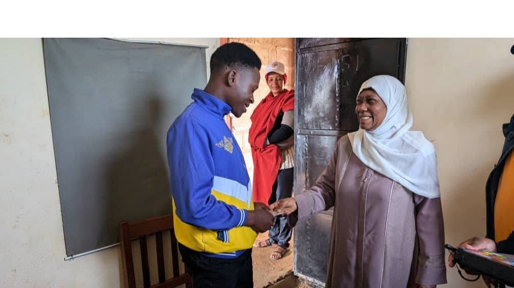 Mjumbe wa Tume Huru ya Taifa ya Uchaguzi Mhe. Zakia Mohamed Abubakar amekagua uboreshaji wa Daftari katika Halmashauri ya Wilaya ya Singida Mkoa wa Singida