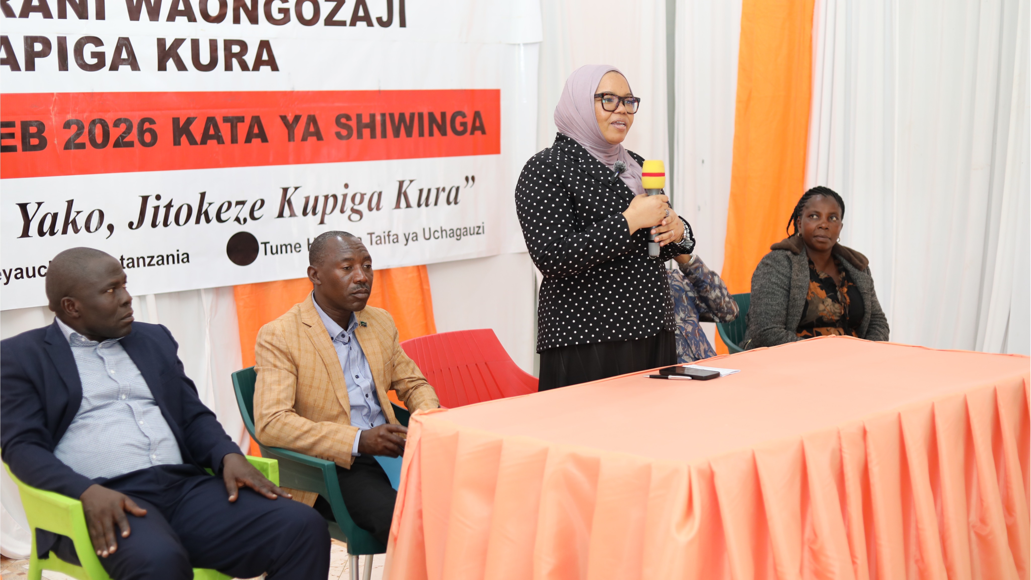 Mjumbe wa INEC Jaji wa Mahakama Kuu Mhe. Asina Omari ametembelea mafunzo ya Wasimamizi na Wasimamizi wasaidizi wa vituo vya kupigia kura wa Kata ya Shiwinga, Mbozi DC, Mkoani Songwe.