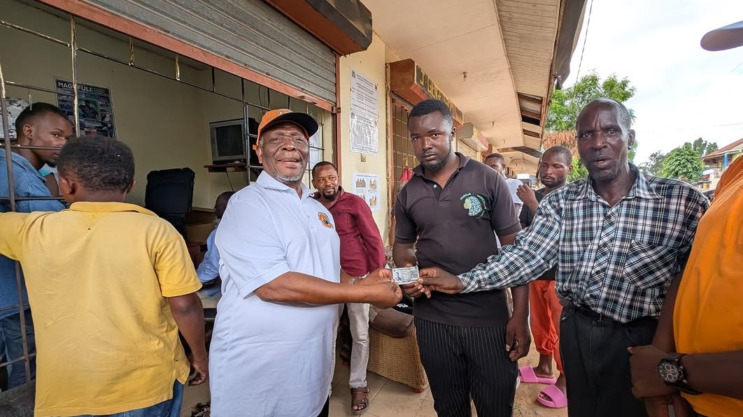 Mjumbe wa Tume Huru ya Taifa ya Uchaguzi, Mhe. Balozi Omar Ramadhan Mapuri ametembelea vituo vya kuandikisha wapiga kura katika Manispaa ya Ubungo