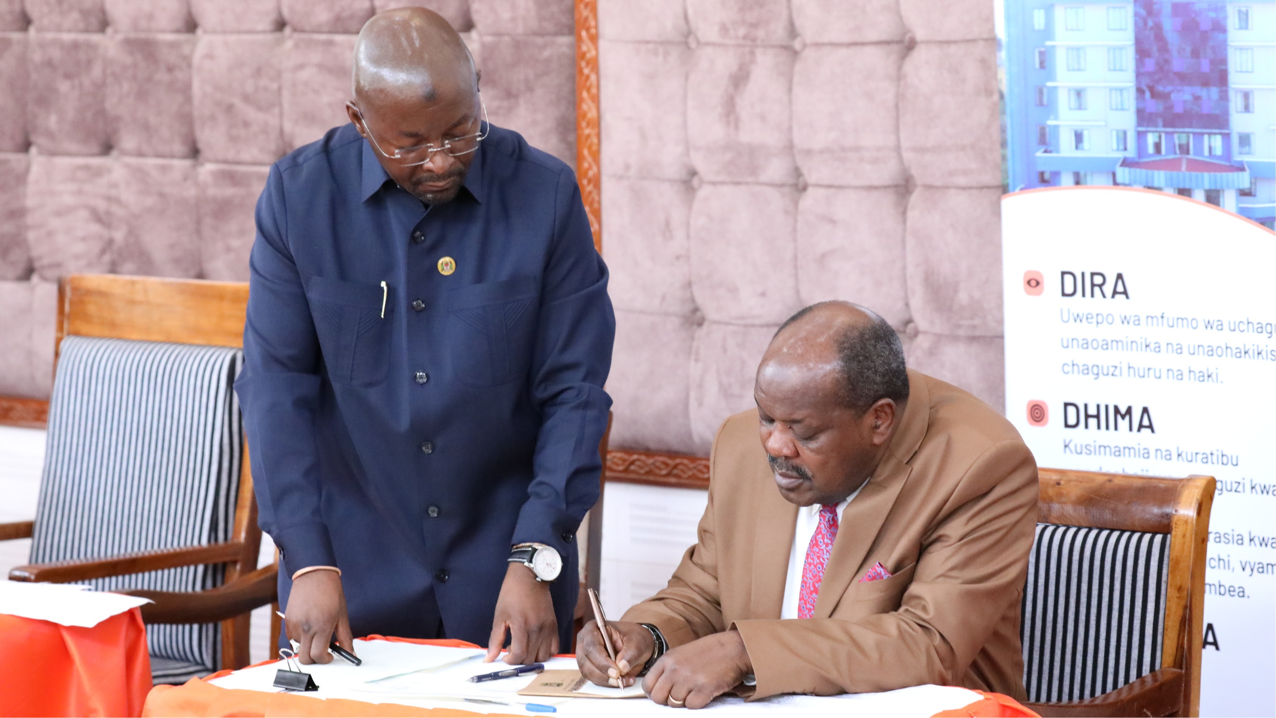 Mwenyekiti wa Tume Huru ya Taifa ya Uchaguzi (INEC), Mhe. Jaji (Rufaa) Jacobs Mwambegele amesaini Kanuni za Maadili ya Uchaguzi wa Rais, Wabunge na Madiwani za Mwaka 2025